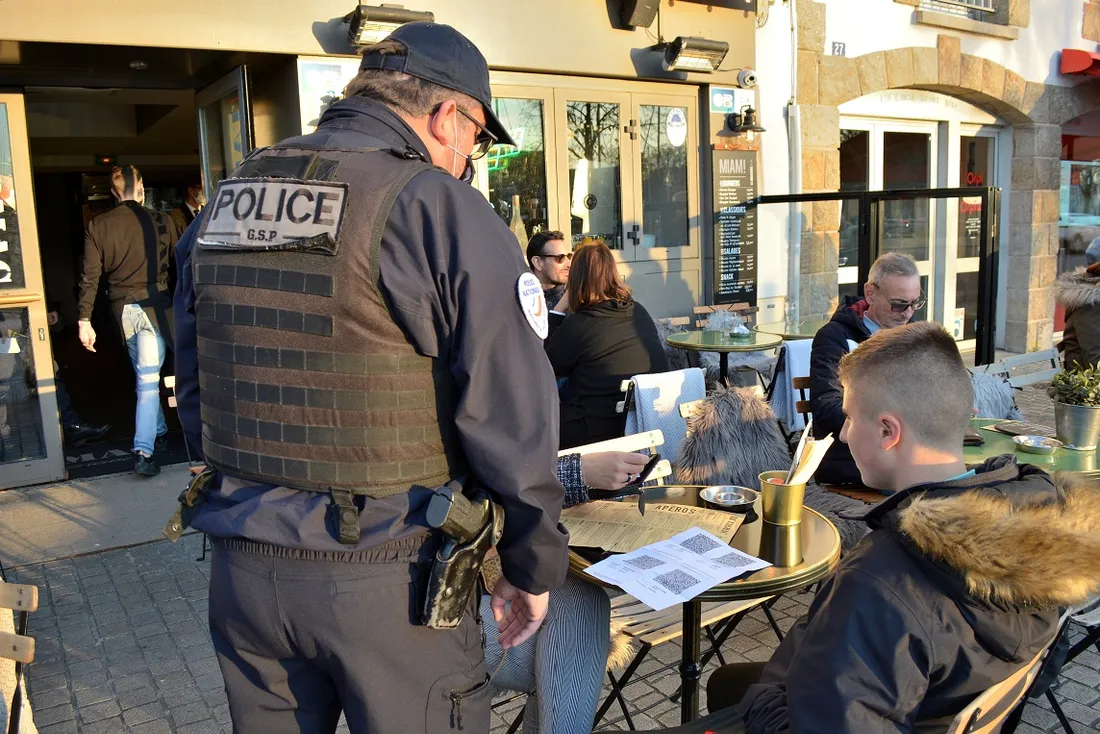 Opération de contrôle du pass sanitaire à Vannes